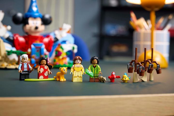 Image du produit LEGO Magie Disney (21352, LEGO Ideas, LEGO difficiles à trouver)