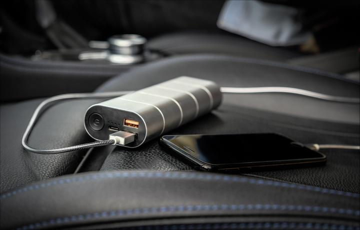 Produktbild Verbatim Powerbank grey/silver metal QC3 & USB-c (20000 mAh, 74 Wh)