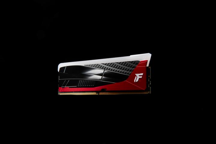 Productafbeelding Kingston 48 GB 8000MT/s DDR5 CL36 DIMM FURY Renegade RGB LE XMP (2 x 24GB, 8000 MHz, DDR5 RAM, DIMM 288 pin)