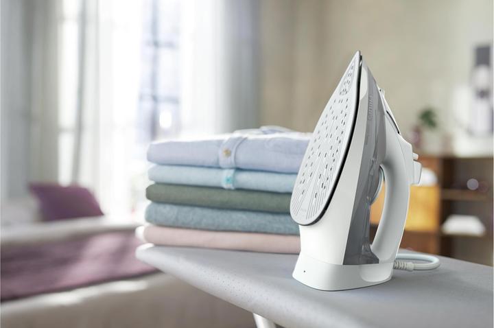 Produktbild Philips Dampfbügeleisen DST5010/11 (2400 W, 160 g/min)