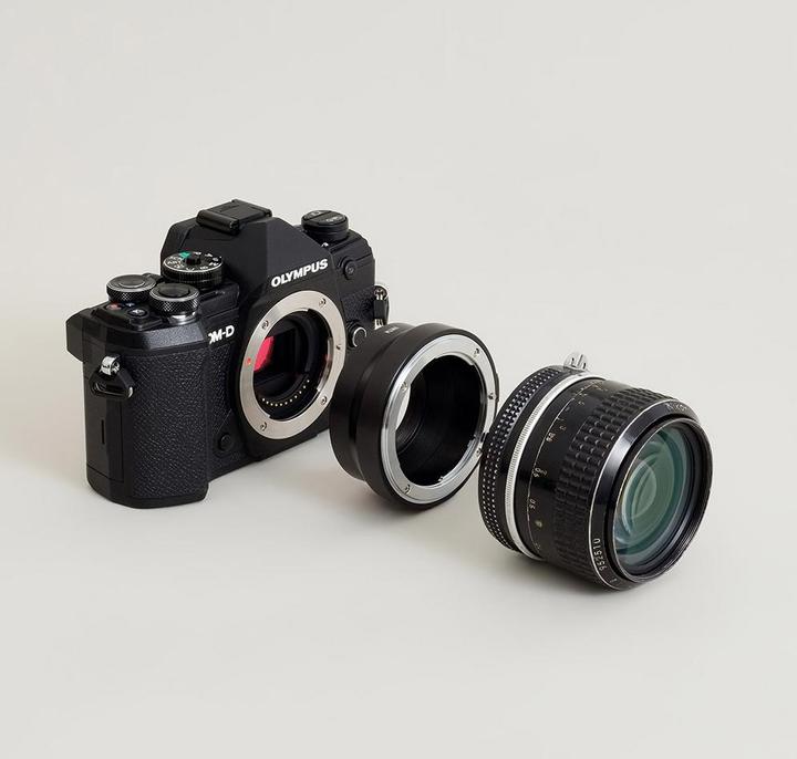 Produktbild Urth Lens Mount Adapter: Compatible with Nikon F Lens to Micro Four Thirds (M4/3) Camera Body
