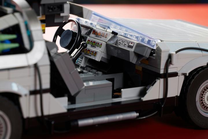 Actual product image LEGO Time machine from Back to the Future (10300, LEGO Icons, LEGO Rare Sets)