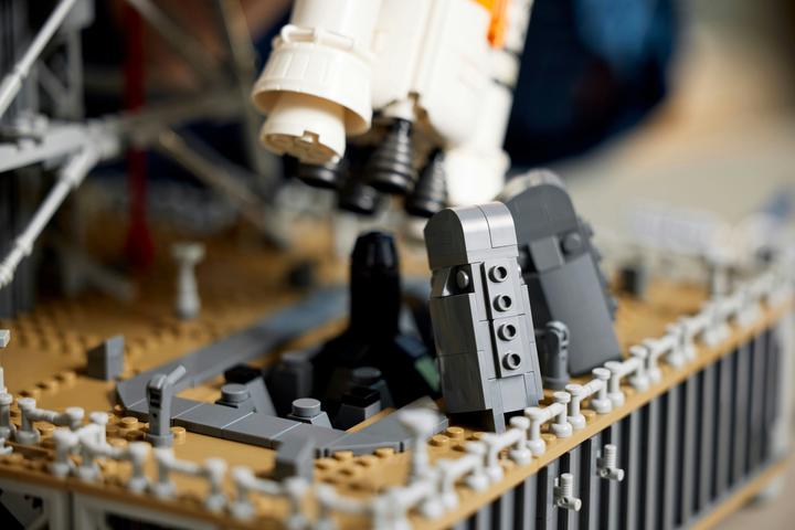 Produktbild LEGO NASA Artemis Startrampe (10341, LEGO Icons, LEGO Seltene Sets)