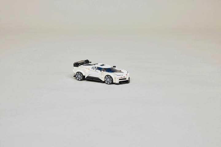 Productafbeelding LEGO Bugatti Centodieci Hypersportwagen (77240, LEGO Snelheidskampioenen)