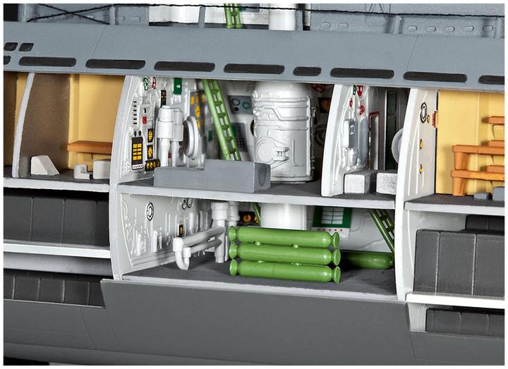 Actual product image Revell Submarine type XXI with interior