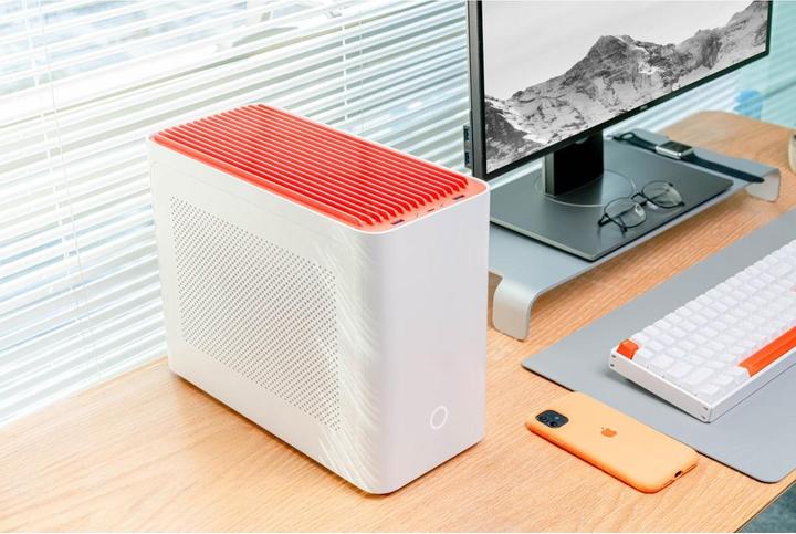 Actual product image Iqunix ZX-1 (Mini-ITX)