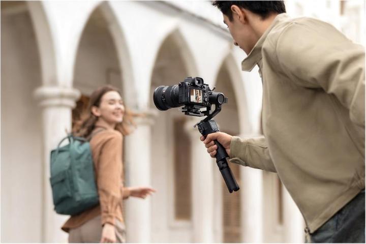 Image du produit DJI RS3 Mini (Appareil photo à objectif interchangeable, 2 kg)