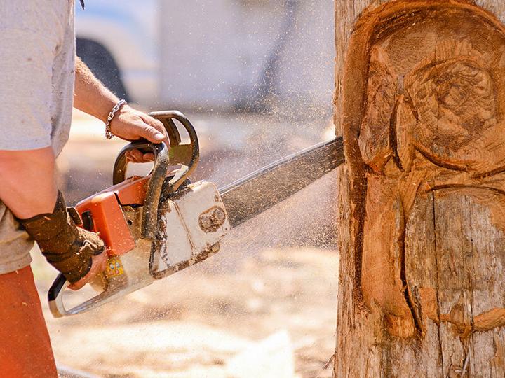 Produktbild Smartbox Kunst aus Holz: Schnitzen mit der Elektrosäge nahe Karlsruhe (1 Pers.)