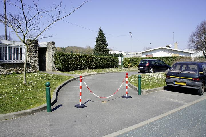 Immagine prodotto Rs Pro Self Assemble Red/White Post,Empty Base
