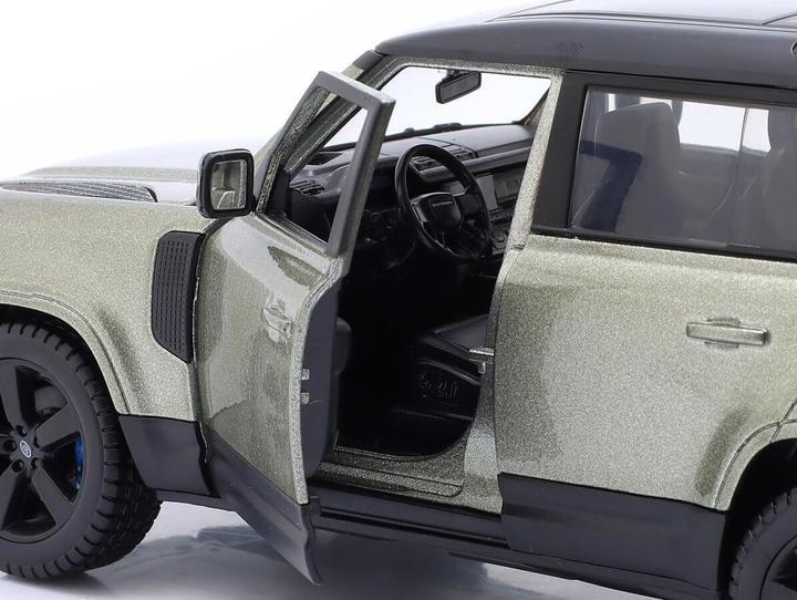Actual product image Bburago Land Rover Defender