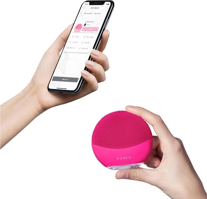 Actual product image Foreo Facial Cleanser Luna Mini 3 Fuchsia