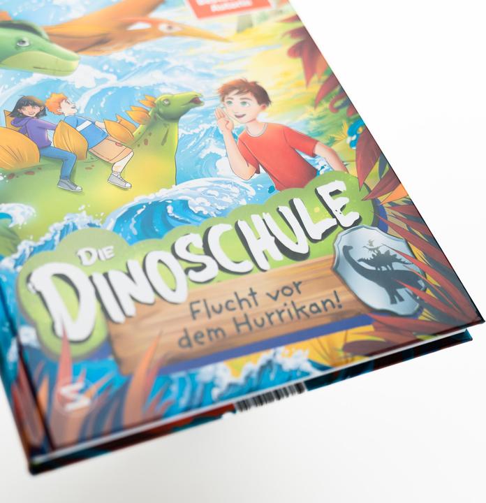 Produktbild Dinoschule – Flucht vor dem Hurrikan! (Band 5) (Deutsch, Britta Sabbag, Clara Vath, 2024)