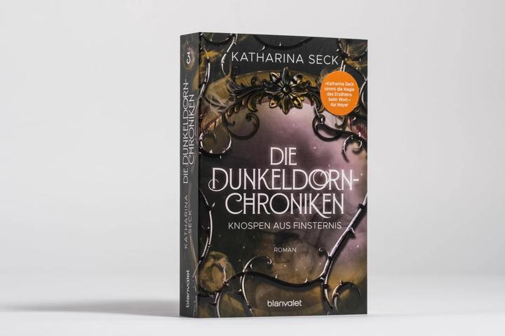 Immagine prodotto Die Dunkeldorn-Chroniken - Knospen aus Finsternis (Tedesco, Catherine Seck, 2023)