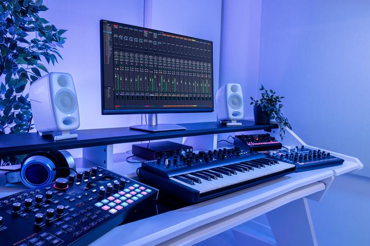 Produktbild IK Multimedia iLoud Micro Monitor Pro Pair (Aktiv, Paar, 2x 50 W)