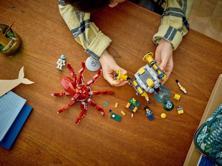 Actual product image LEGO Sunken Treasure Mission 31130 (31130, LEGO Creator 3-in-1)