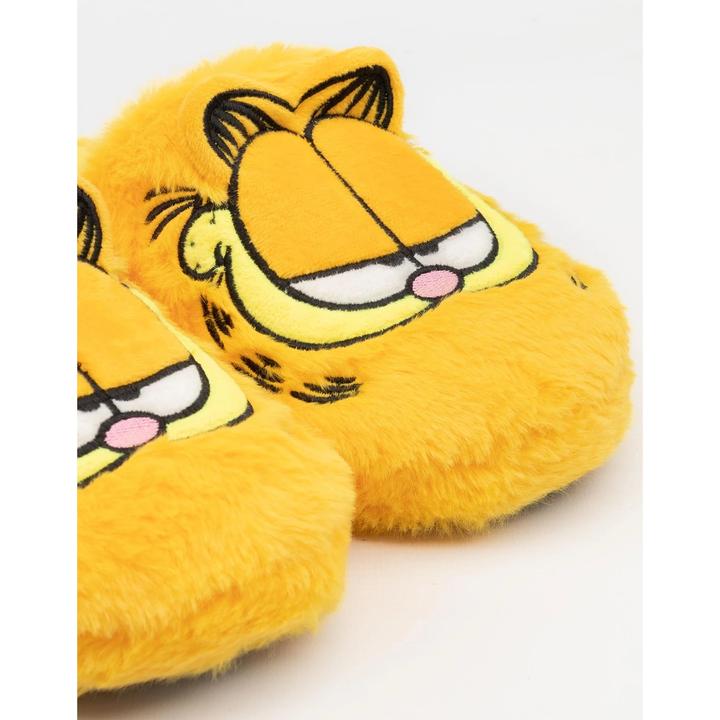 Actual product image Universal Textiles Embroidered slippers (45.5)