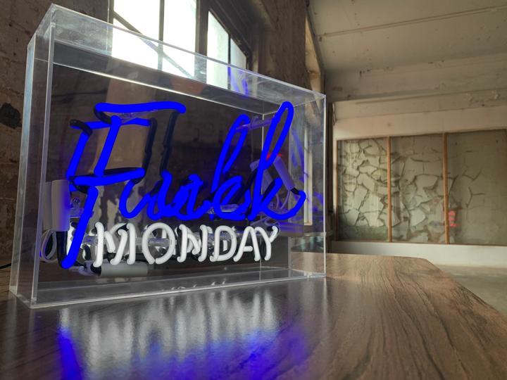 Produktbild Locomocean Grosse Acryl-Box Neon - F*ck Monday blau