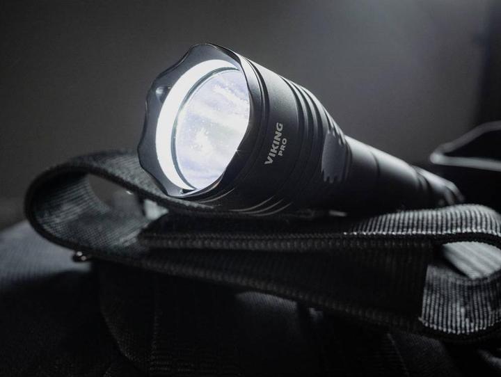 Image du produit ArmyTek Lampe de poche Viking Pro White LED alimentée par batterie 2050lm 136g (16 cm, 2050 lm)