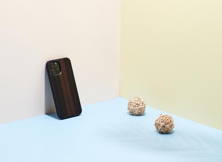 Immagine prodotto Man.Wand Custodia &WOOD per iPhone 12/12 Pro ebano juodas (Apple iPhone 12, Realme 12 Pro+)