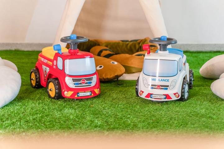 Image du produit Falk Toys Ambulance ride-on avec volant de stockage et klaxon
