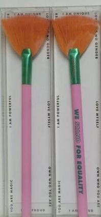 Produktbild Catrice Pinsel Highlighter Brush C01 We Stand for Equality 1 Stk. (Highlighter)
