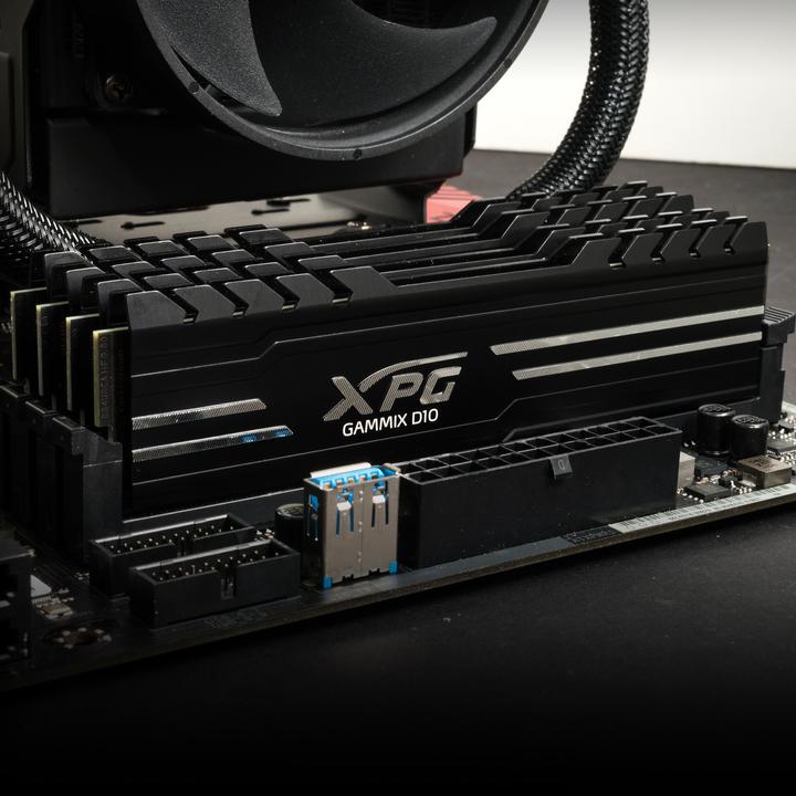 Immagine prodotto Adata Memoria XPG Gammix D10, DDR4, 32 GB, 3600 MHz, CL18 (AX4U360016G18I-DB10) (2 x 16GB, 3600 MHz, DDR4-RAM, DIMM)
