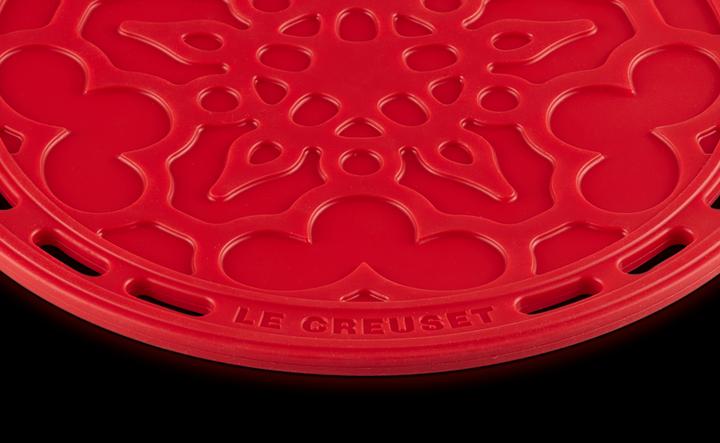 Produktbild Le Creuset Fleischtopf rund French 20cm kirschrot (1 x, Pfannenuntersetzer)