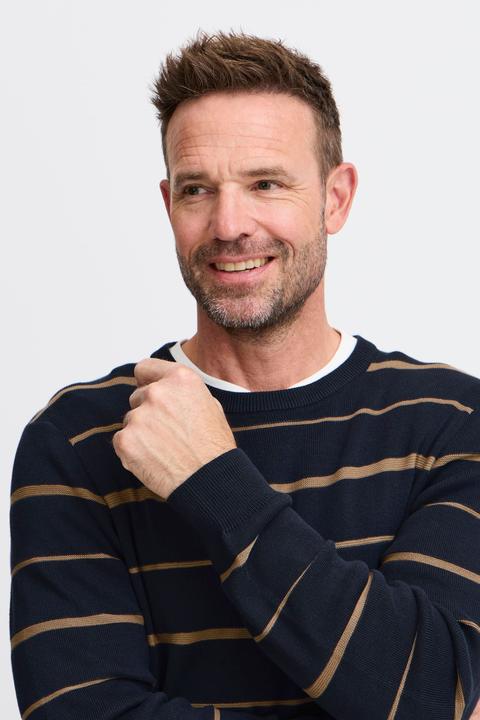 Actual product image FQ1924 FQKYLE reversed strip crewneck neck 21900702 (M)