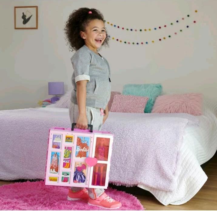 Image du produit Barbie Une garde-robe de rêve et une poupée blonde