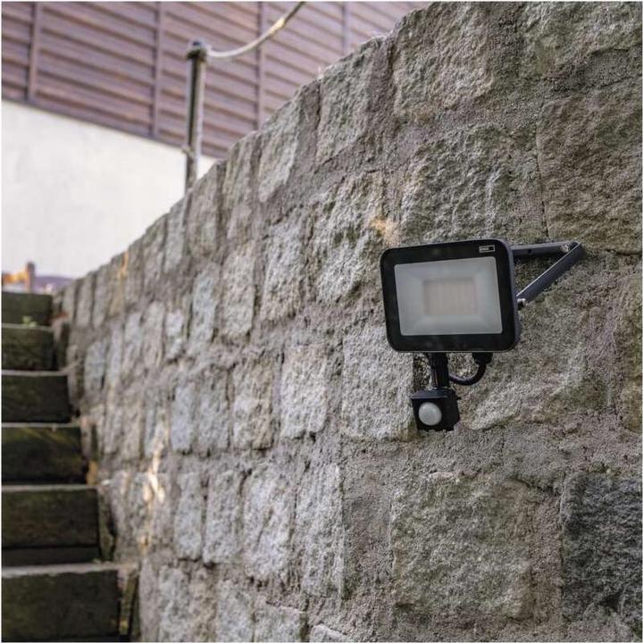 Produktbild Emos LED Flutlicht PROFI mit Bewegungsmelder, 20W neutralweiss (2200 lm, IP65)
