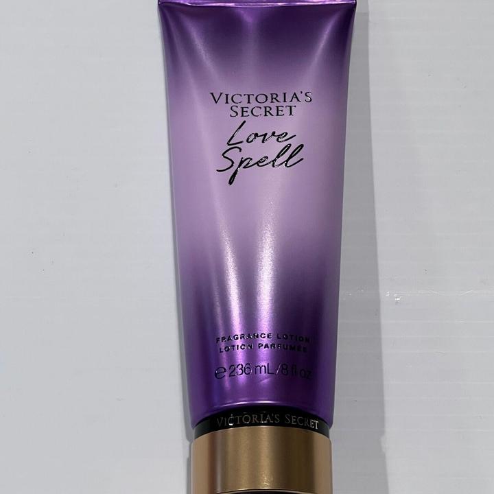 Produktbild Victoria's Secret Love Spell Fragrance Lotion Body Hand Cream 8oz (Körperlotion, 236 ml)