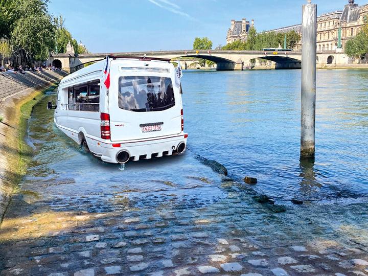 Actual product image Smartbox Romantic holiday in Paris with 2 nights, bus boat trip and champagne for 2 (2 pers.)