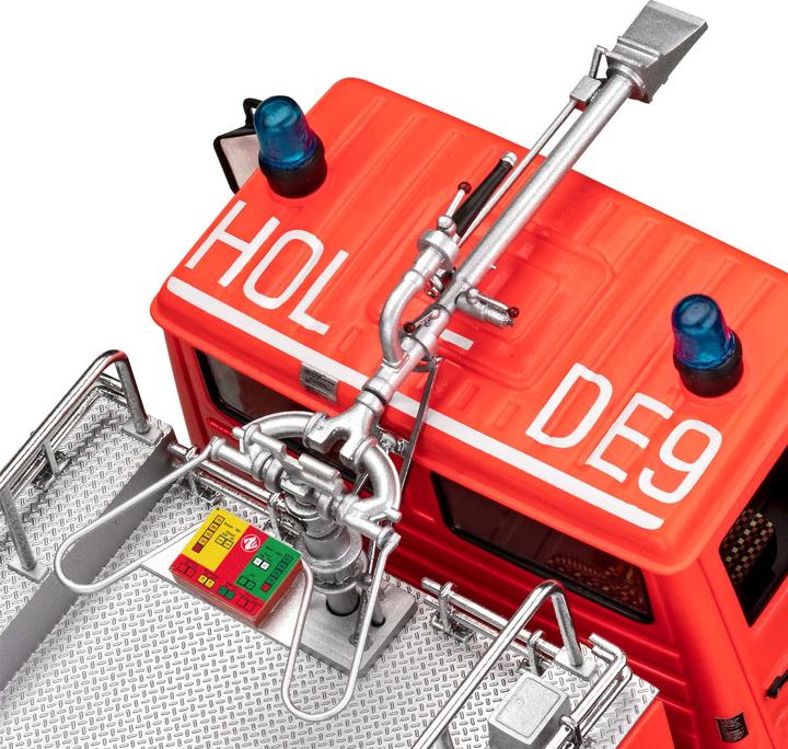 Actual product image Revell Mercedes-Benz 1625