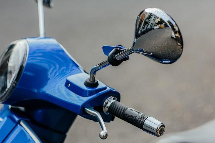 Actual product image Quad Lock Mirror Mount