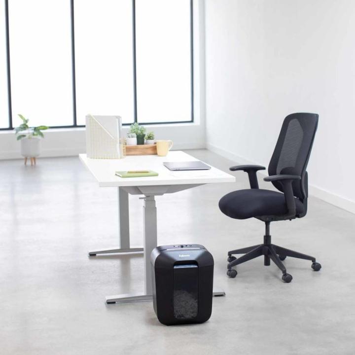 Actual product image Fellowes Powershred LX45 P-4 document shredder, 8 pages (Particle cut)