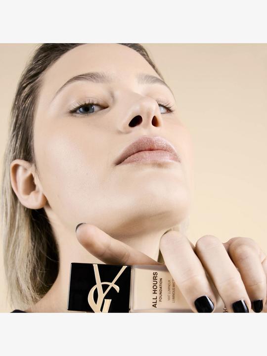 Actual product image Yves Saint Laurent All Hours Foundation Light Warm 8 Fl 25 ml (No. 08 - Light Warm)