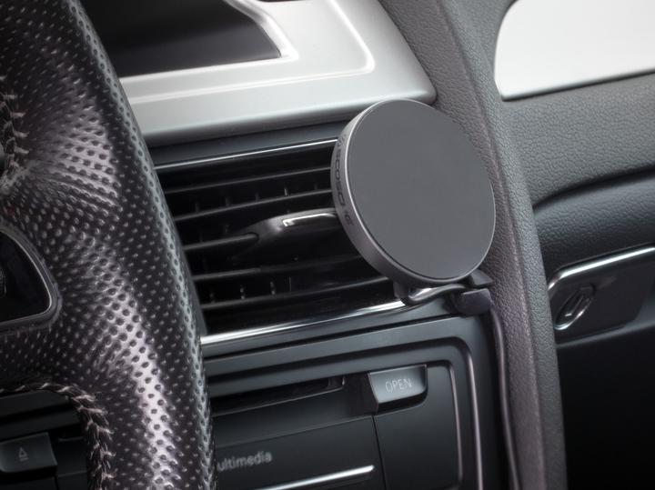 Actual product image Scosche magicMOUNT Charge Pro Dash / Vent - Magnetic (15 W)
