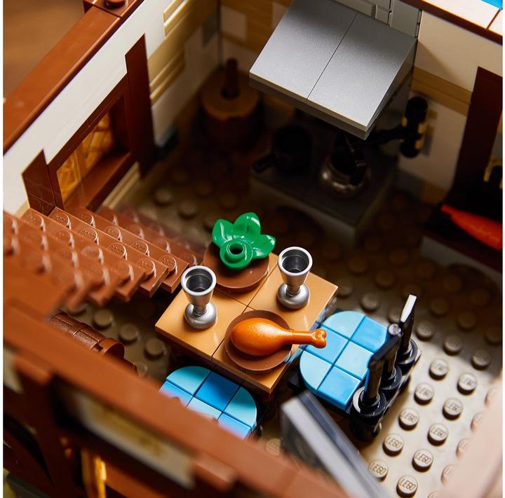 Image du produit LEGO Le forgeron médiéval (21325, LEGO Ideas, LEGO difficiles à trouver)