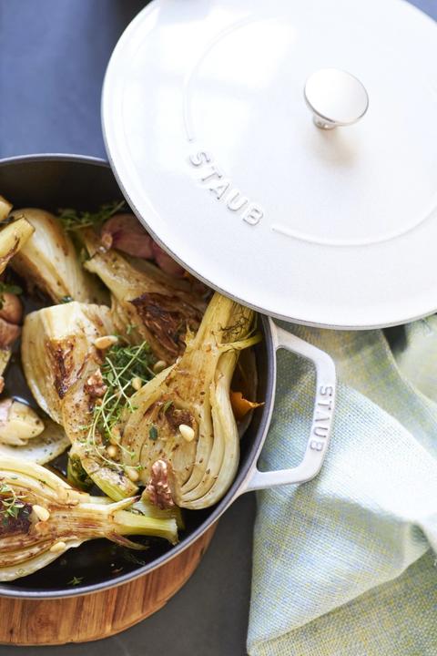 Actual product image Zwilling Braiser's casserole, 24 cm | round | cast iron | (24 cm, Casserole + Stewpot, Cast iron)