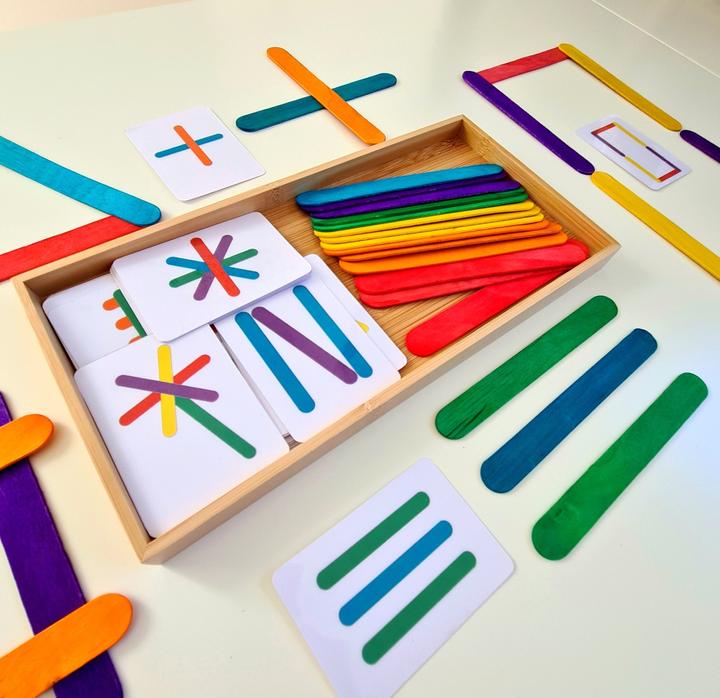 Produktbild Activity Board Lernspielset, Motorikspielzeug, Legespiel mit Holzstäbchen & Motivkarten, Vorschulerziehung