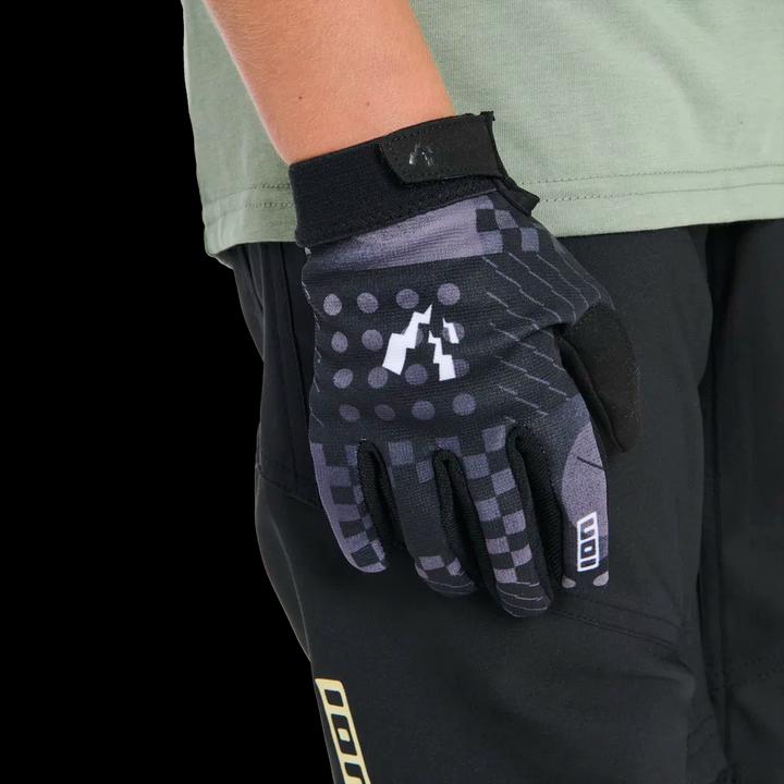 Actual product image ION Gloves Scrub youth - black (L)