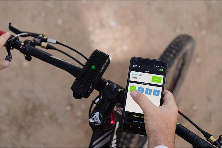 Produktbild Lezyne Mega Drive 1800i Smart Loaded Pro (1800 lm, 75 lm)