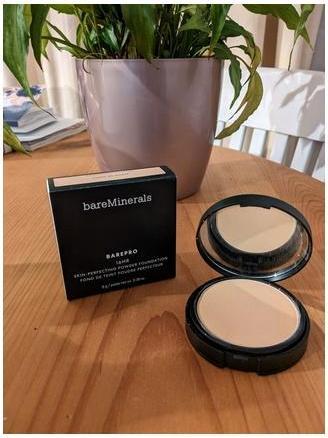 Actual product image Bare Minerals Bareminerals Barepro 16Hr Skin-Perfecting Powder Foundation Pressed Primer In Compact Light 20 Warm