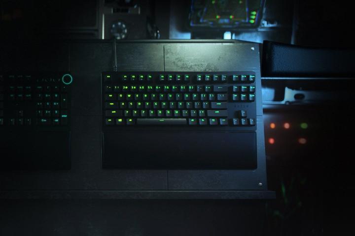 Actual product image Razer Huntsman V2 (US, Cable)