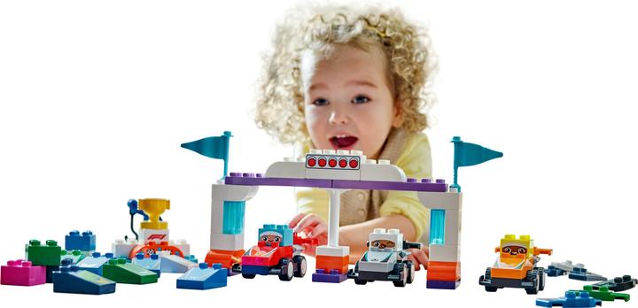 Productafbeelding LEGO F1 Team Rennautos mit Rennfahrern (10445)
