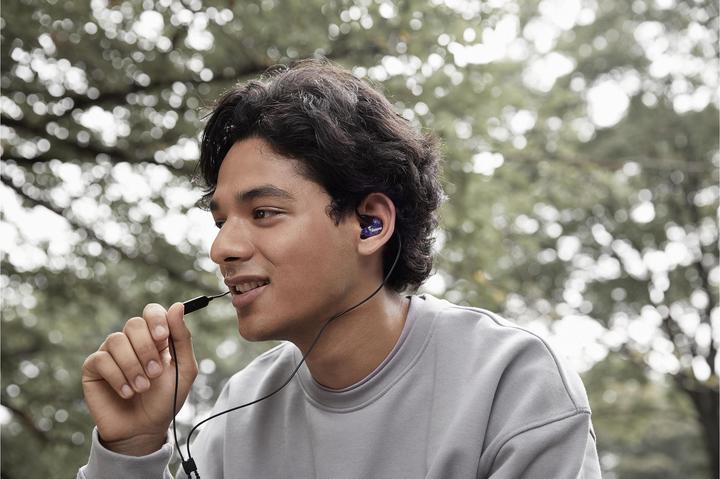 Actual product image Shure SE215 Special Edition Uni In-Ear Headphones - Purple (No noise cancelling, Cable)