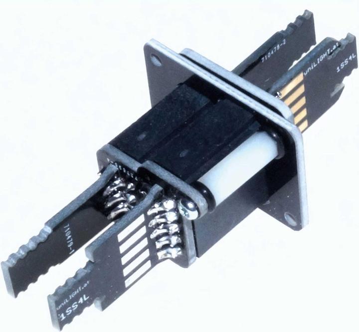 Actual product image Unilight Direct Plug-In Connection Direct With 6 Primary Servos And 4 Poles For Up To 3 Lights