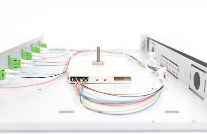 Actual product image Digitus FO splice box, 1U, equipped, 6x LC DX, OS2, APC incl. splice cassette, coloured pigtails, couplings