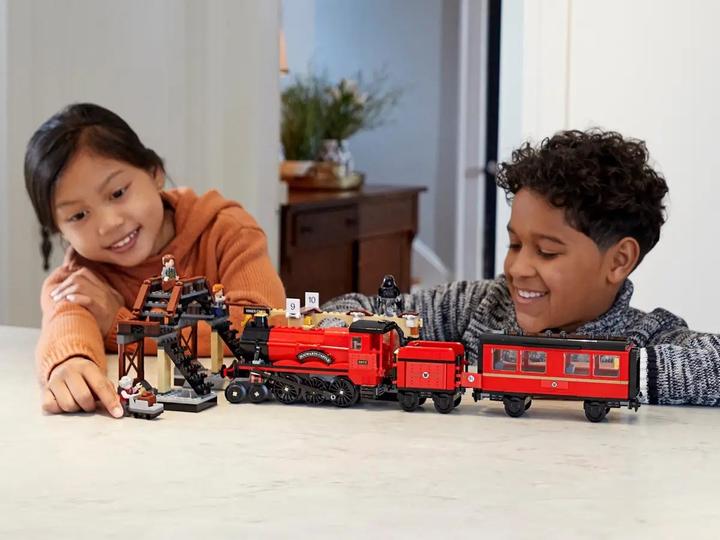 Actual product image LEGO Harry Potter Hogwarts Express (75955, LEGO Harry Potter, LEGO Rare Sets)