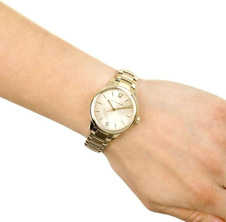 Actual product image Burberry Classic (Swiss made, Analogue wristwatch, 32 mm)